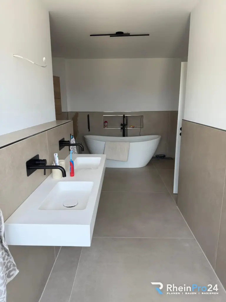 Bäder & Großformatfliesen – Projektfoto von RheinPro24
