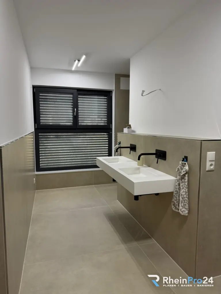 Bäder & Großformatfliesen – Projektfoto von RheinPro24