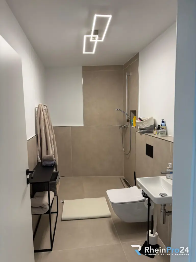 Bäder & Großformatfliesen – Projektfoto von RheinPro24