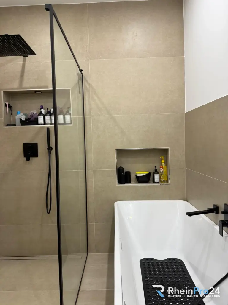 Bäder & Großformatfliesen – Projektfoto von RheinPro24